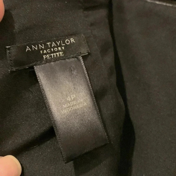 Ann Taylor skirt 4P - Picture 7 of 7